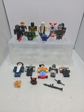 Roblox Figures Lot of 14 W/ Accessories Weapons Hats Mixed Characters (C5)